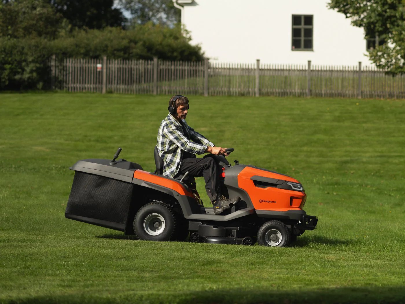 Husqvarna Rasentraktor TC 220T – Modell 2025 – Bild 12