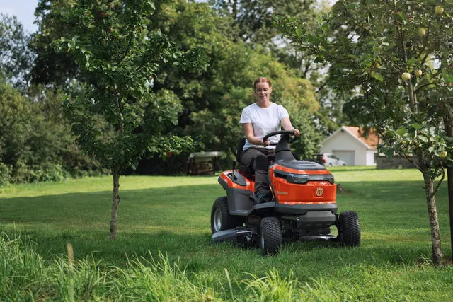 Husqvarna TS 100i Elektro Rasentraktor 95cm Schnittbreite