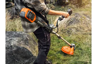Husqvarna 220iR Akku-Trimmer inklusive Batterie und Ladegerät – Bild 2