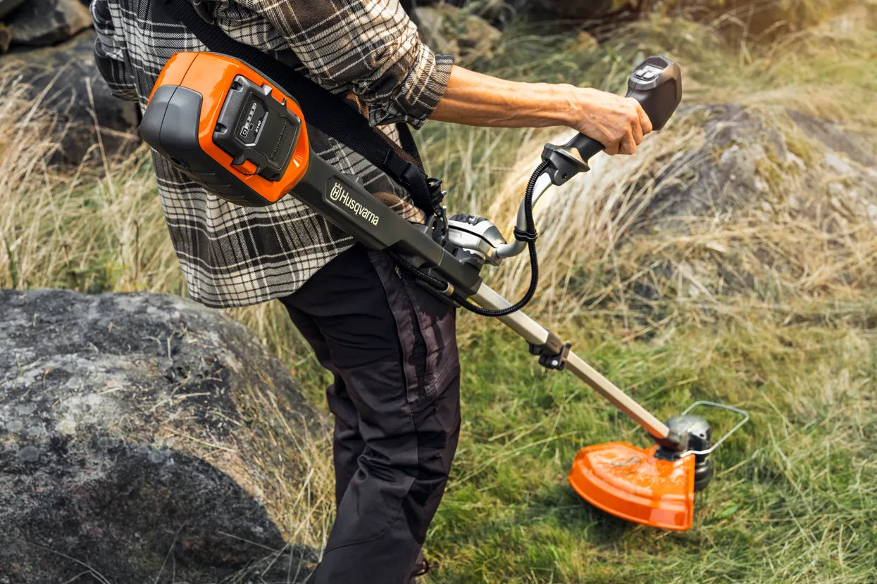 Husqvarna 220iR Akku-Rasentrimmer Ergonomisch mit Teleskopschaft für Große Gärten – Bild 2