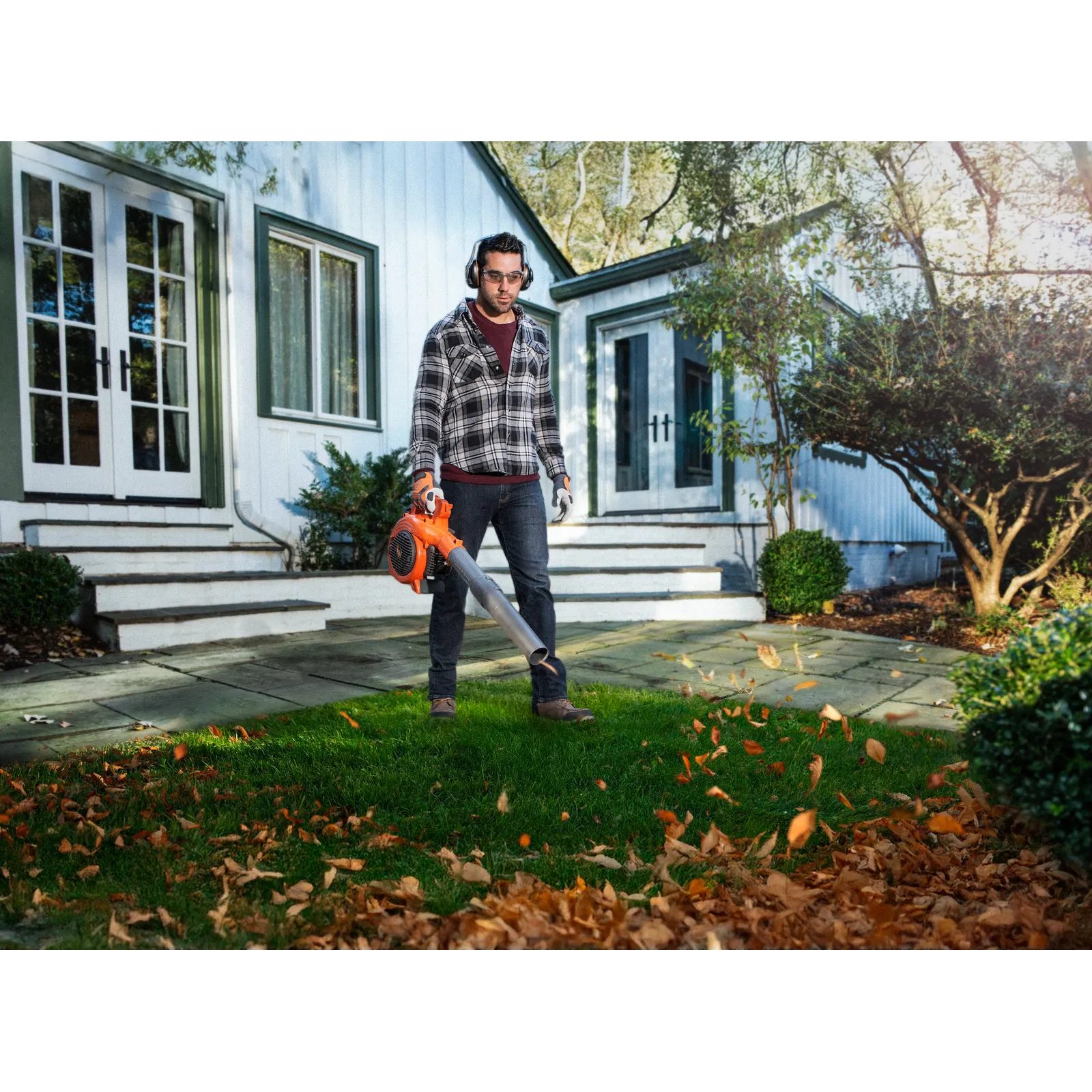 Husqvarna 125BVX Laubbläser Handgeführt mit Vakuumkit für effiziente Gartenarbeit