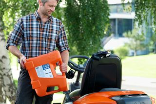 Husqvarna Ride On Kraftstoffkanister 15 Liter Ergonomisch Mit Ausgießer – Bild 2