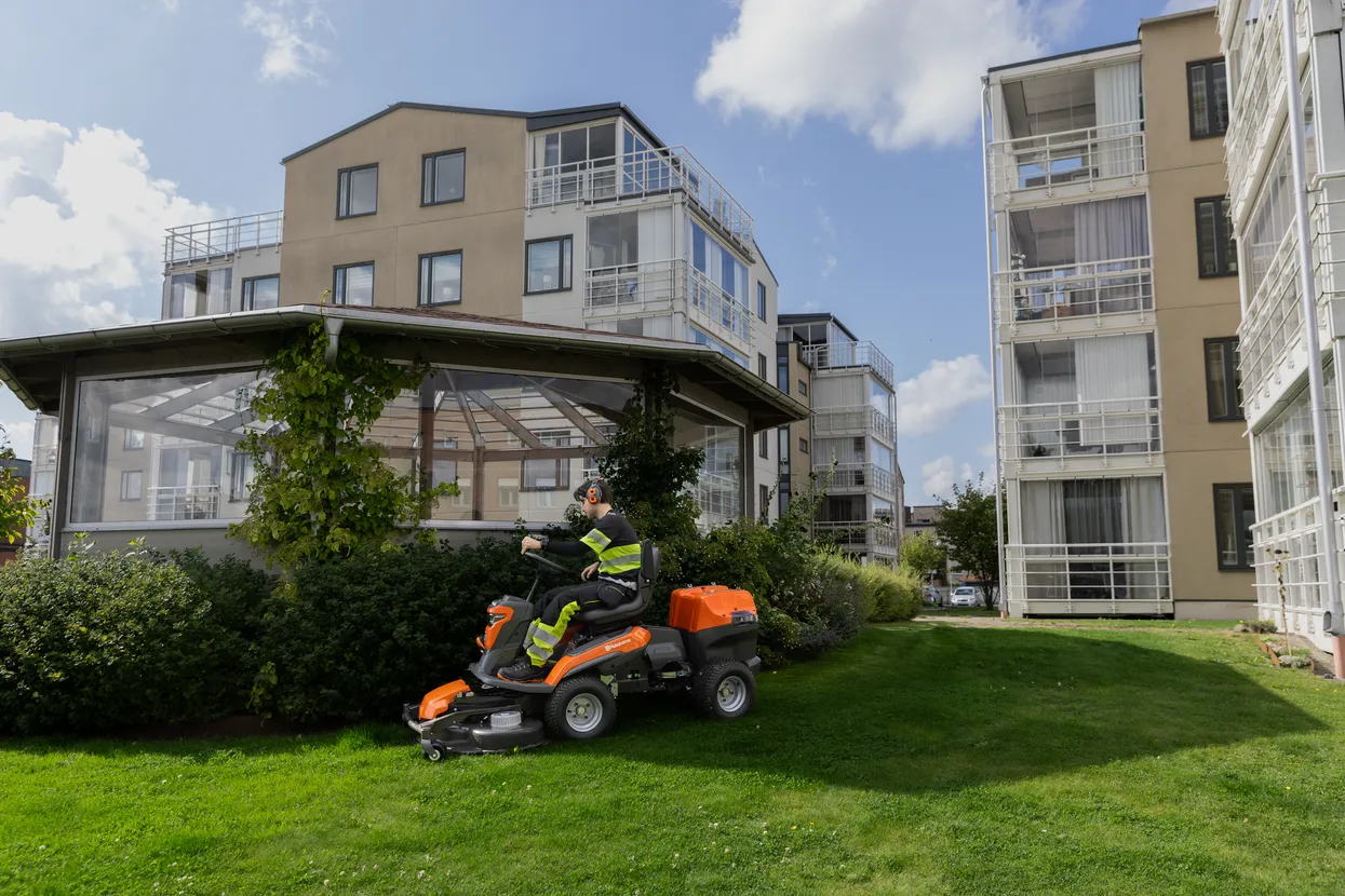 Husqvarna Akku Frontmäher FM 410i – Bild 2
