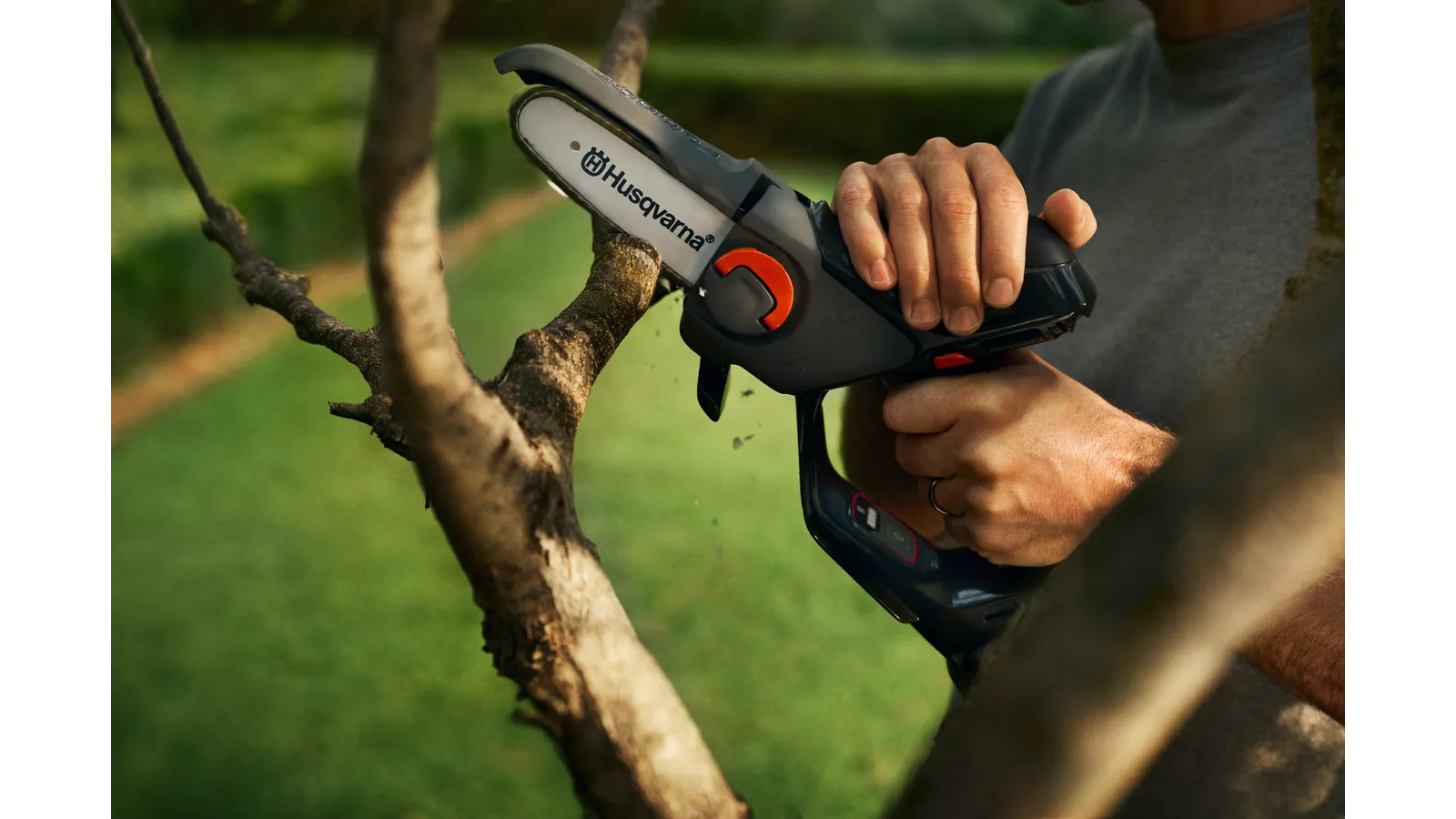 Husqvarna Aspire P5-P4A Akku-Astsäge mit Akku und Ladegerät – Bild 3