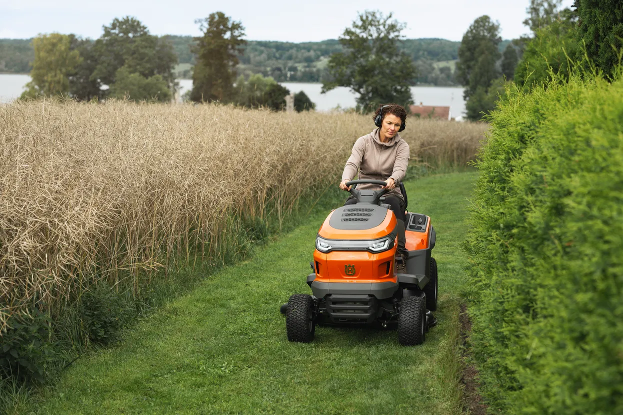 Husqvarna TS 215T Garden Tractor Petrol Engine 95cm Cutting Width – Bild 6