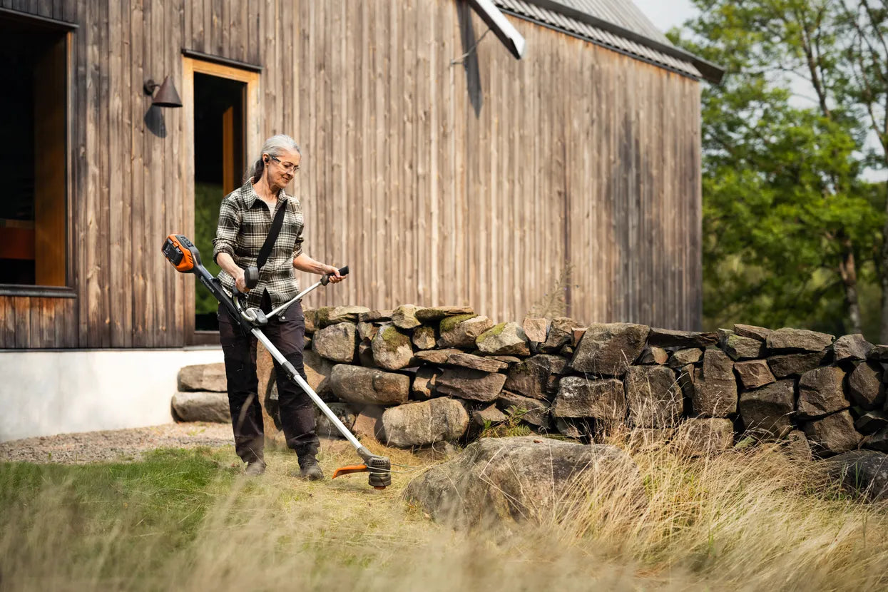 Husqvarna 220iR Akku-Rasentrimmer Ergonomisch mit Teleskopschaft für Große Gärten – Bild 3