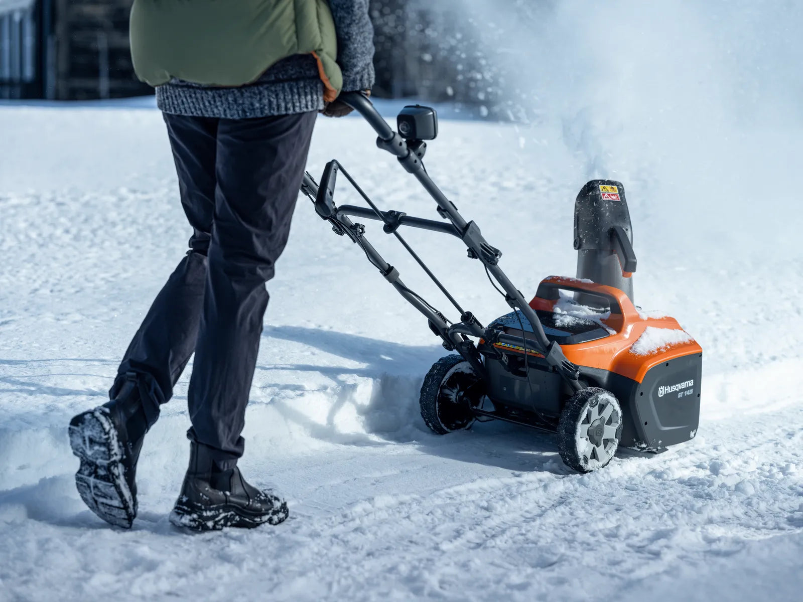Husqvarna ST 143i Akku-Schneefräse 43cm Arbeitsbreite – Bild 2