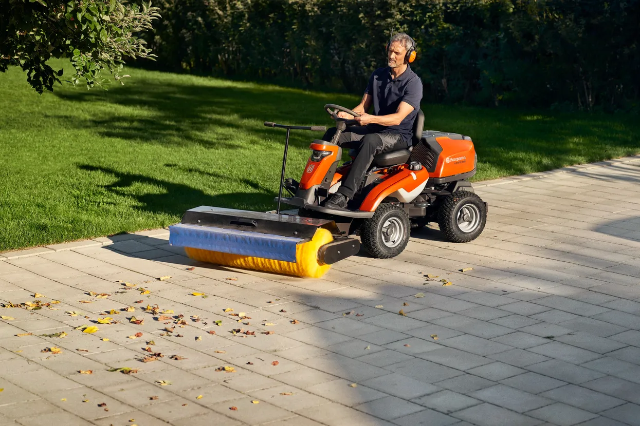 Husqvarna R 320X AWD – Bild 6