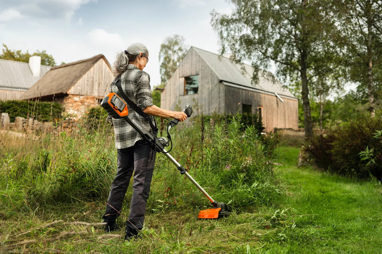 Husqvarna 220iR Akku-Rasentrimmer Ergonomisch mit Teleskopschaft für Große Gärten – Bild 4