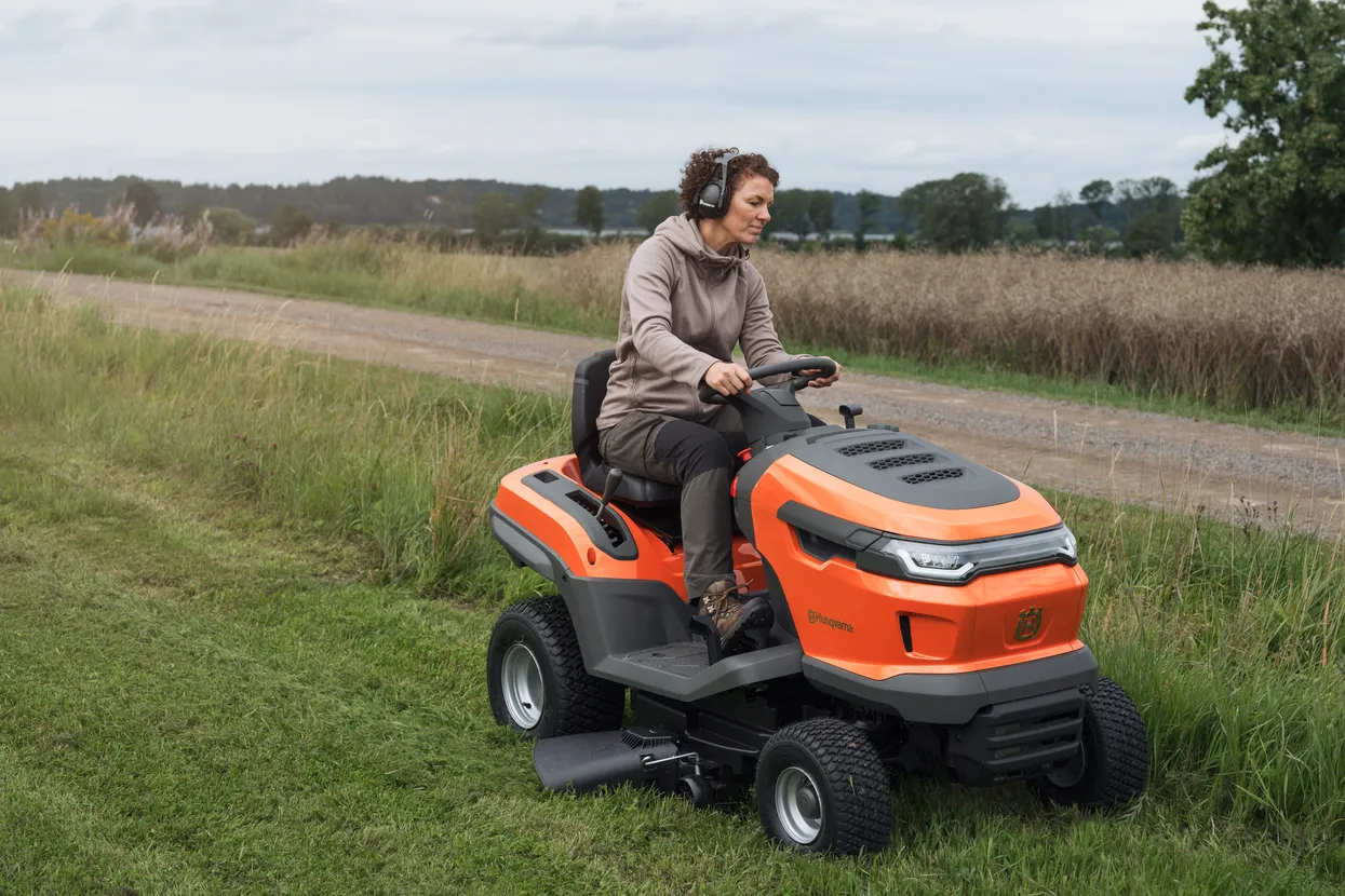 Husqvarna TS 215T Garden Tractor Petrol Engine 95cm Cutting Width – Bild 4
