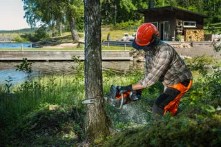 Husqvarna 242i Akku-Kettensäge mit Akku und Ladegerät Set – Bild 2
