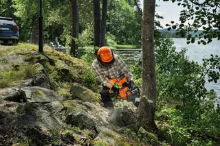 Husqvarna 242i Akku-Kettensäge mit Akku und Ladegerät Set – Bild 3
