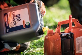 Husqvarna X-Guard Bio-Kettenöl Harzfrei für Motorsägen Biologisch Abbaubar – Bild 3