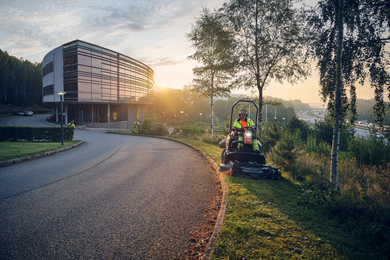 Husqvarna P 525DX mit Kabine – Bild 5